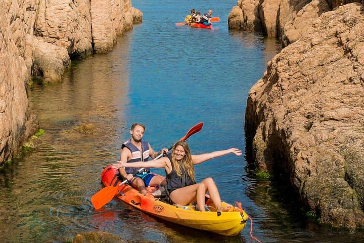 Costa Brava Kayak and Snorkel Day Trip from Barcelona with Picnic