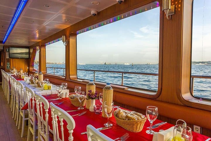 Bosphorus Dinner Cruise: Evening Sail Between Europe and Asia with Live Shows photo 4
