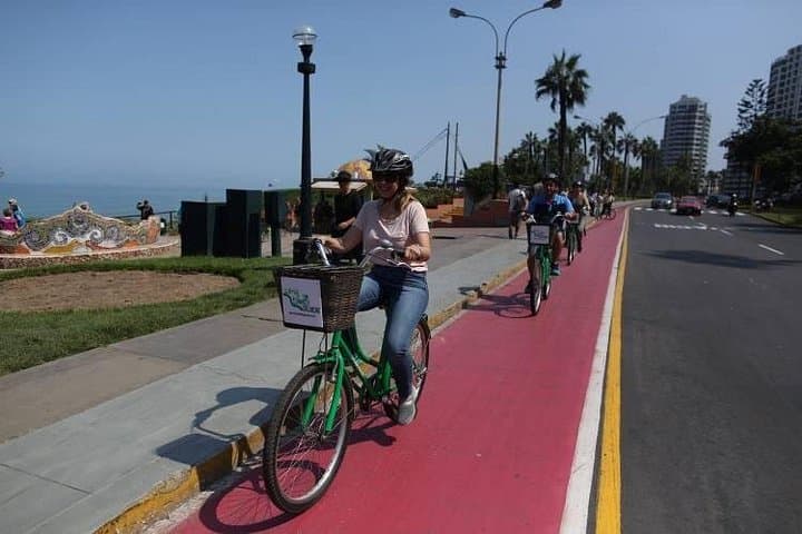 Lima Bike Tour: Miraflores to Barranco Coastal Route photo 4