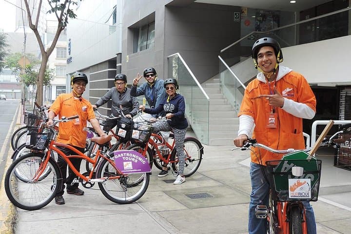 Lima Bike Tour: Miraflores to Barranco Coastal Route photo 3