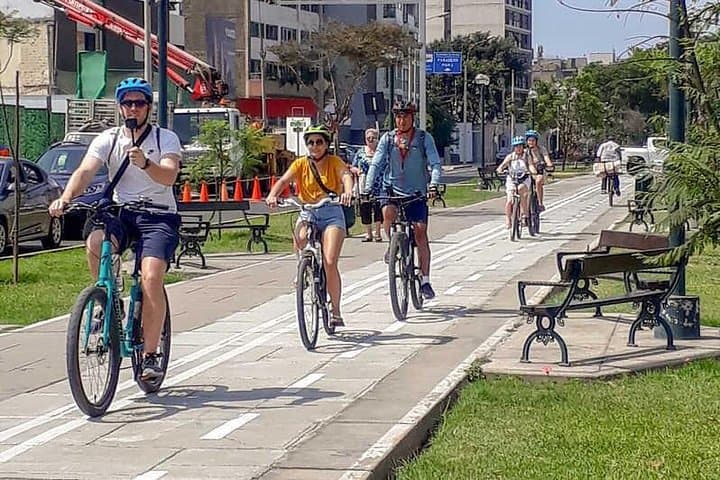 Lima Bike Tour: Miraflores to Barranco Coastal Route photo 2