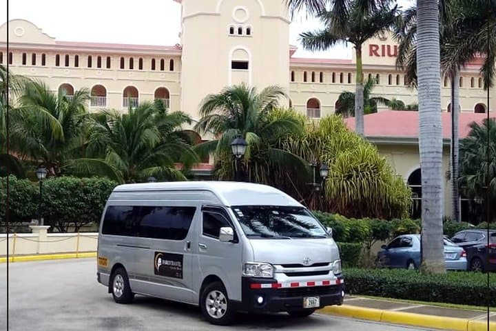Shared Shuttle from Monteverde to Manuel Antonio — practical guide, timing & tips photo 2