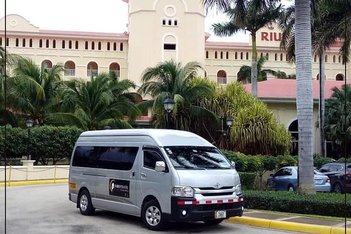 Private Transport from Monteverde to Tamarindo — 4‑Hour Minivan Transfer with Wi‑Fi photo 3