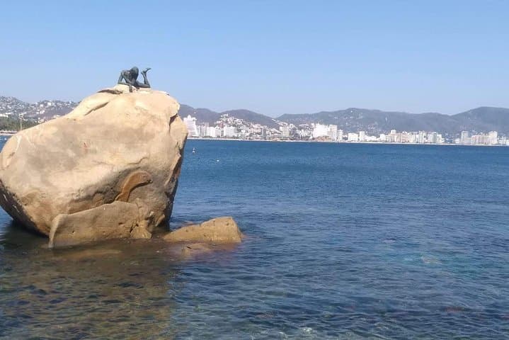 Acapulco Highlights: Chapel of Peace, Diego Rivera Mural & La Quebrada Cliff Divers Tour photo 2
