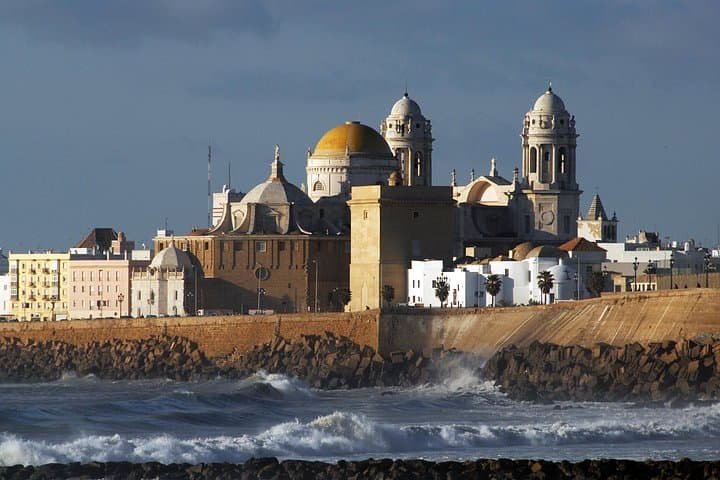 Private Walking Tour of Cádiz with Torre Tavira Panoramic Views