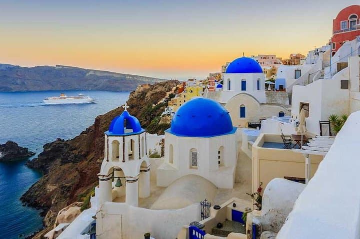 Discover Santorini: 4-Hour Private Caldera, Oia & Wine Tour