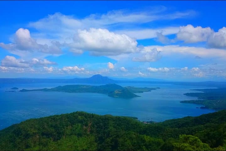 Manila to Tagaytay Day Tour: Taal Views, Intramuros & Local Flavor
