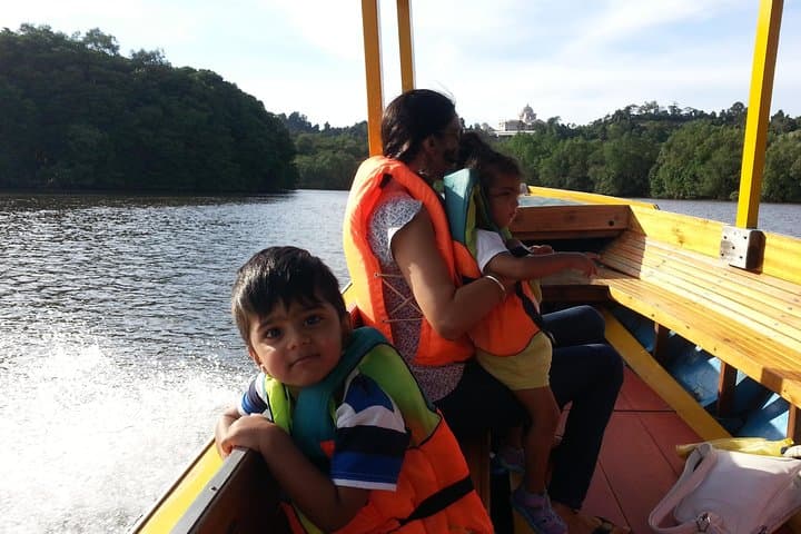 Bandar Highlights: Kampong Ayer, Mosques & Proboscis Monkey Private Tour in Brunei