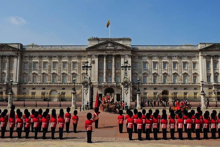 Executive Half-Day Private London Tour — Buckingham Palace, Westminster & More photo 3