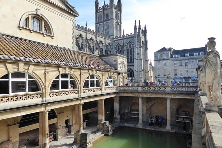 Stonehenge and Bath: 2-Day Private Tour from Southampton with Overnight in Bath