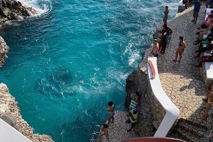 Negril Bamboo Rafting & Rick's Cafe Private Day Tour — Rafting, Cliff Views & Shoreline Massage