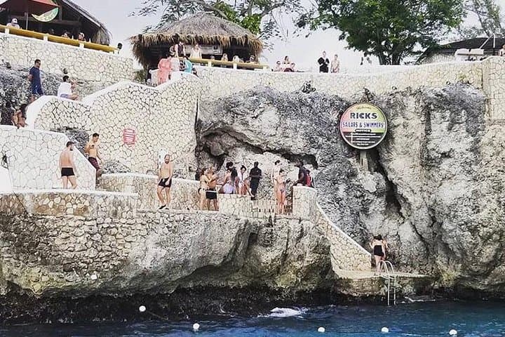 Negril Bamboo Rafting & Rick's Cafe Private Day Tour — Rafting, Cliff Views & Shoreline Massage photo 6