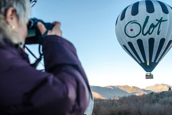 Hot Air Balloon over La Garrotxa: Volcano Views & Breakfast from Olot