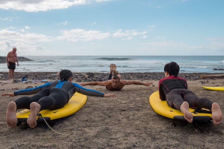 Private Couple Surf Lesson in Tenerife: Playa de las Américas Coaching photo 6