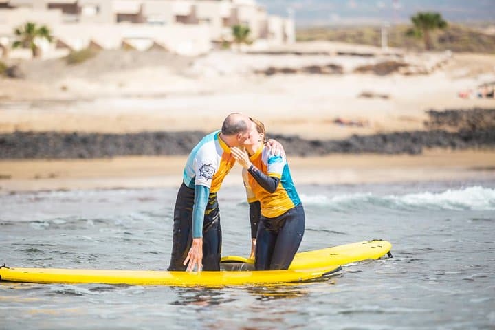 Private Couple Surf Lesson in Tenerife: Playa de las Américas Coaching photo 4
