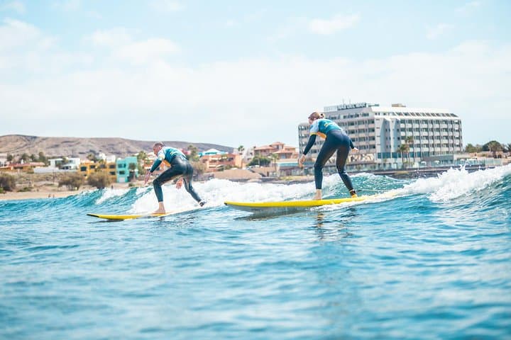 Private Couple Surf Lesson in Tenerife: Playa de las Américas Coaching photo 5