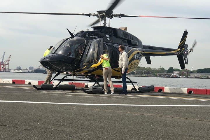 Deluxe Manhattan Helicopter Tour: 20-Minute Skyline Flight Over NYC photo 4