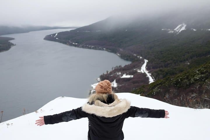 Lago Escondido Winter Tour: Scenic Views, Huskies and Grilled Lamb Near Ushuaia