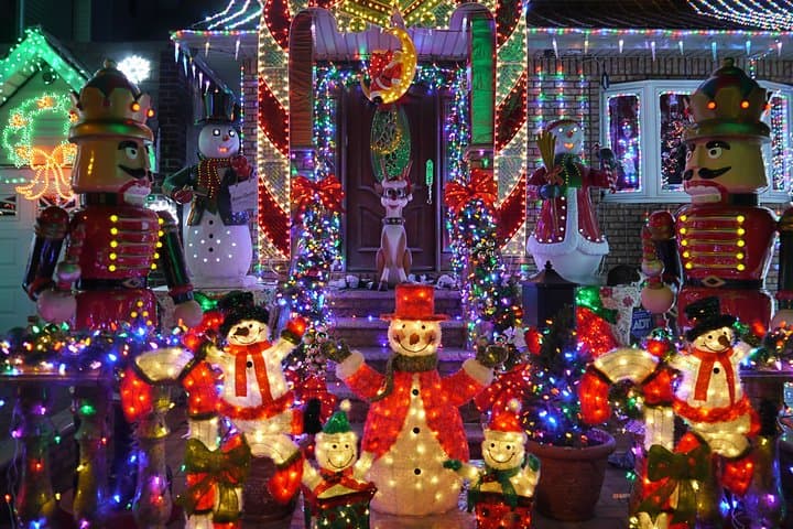 Dyker Heights Christmas Lights Tour — Brooklyn Holiday Experience photo 3
