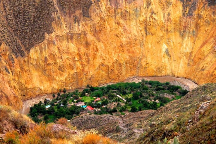 Three-Day Colca Canyon Trek: Cabanaconde to Sangalle Oasis photo 3