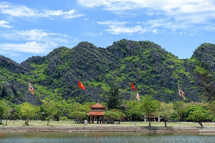 Ninh Binh Full-Day: Hoa Lu, Tam Coc Sampan, Am Tien & Bich Dong Bike Tour photo 3