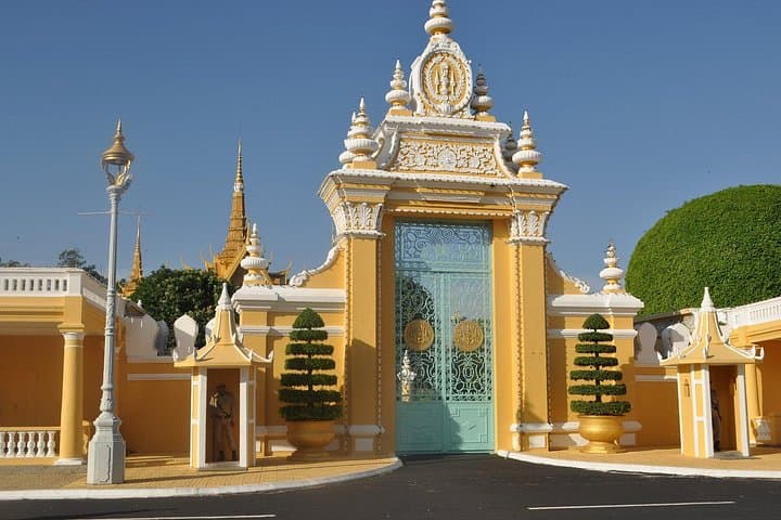 Private 5-Day Guided Tour Phnom Penh to Siem Reap — Angkor Temples, Tonle Sap & Cultural Highlights photo 4