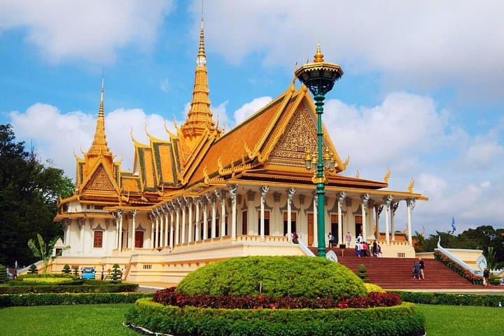 Private 5-Day Guided Tour Phnom Penh to Siem Reap — Angkor Temples, Tonle Sap & Cultural Highlights photo 3