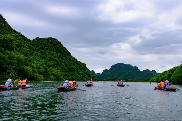 Full-Day Bai Dinh, Mua Cave & Trang An Boat Trip from Hanoi