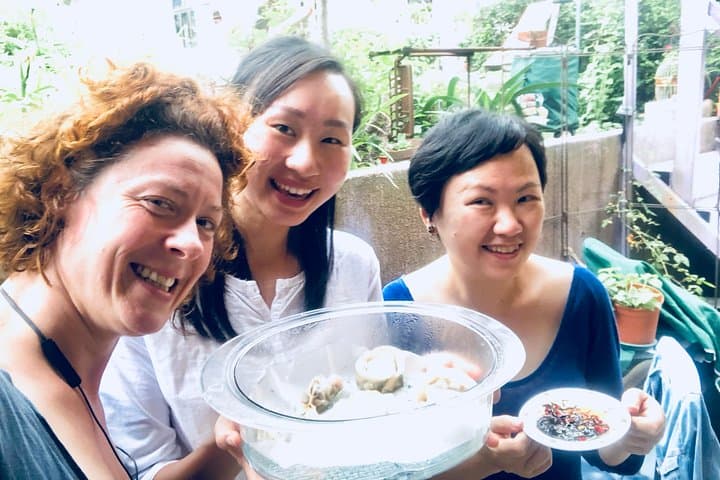 Lamma Island Cultural Walk & Dumpling Workshop with Local Artist photo 4