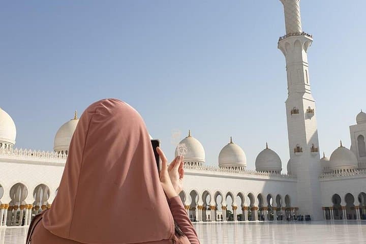 Private Abu Dhabi Tour with Emirati Guide: Sheikh Zayed Mosque, Emirates Palace & Qasr Al Hosn photo 4