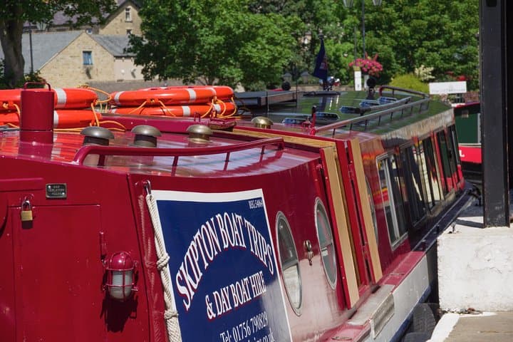 Skipton Canal Roast Dinner Cruise — 3-Hour Evening Cruise