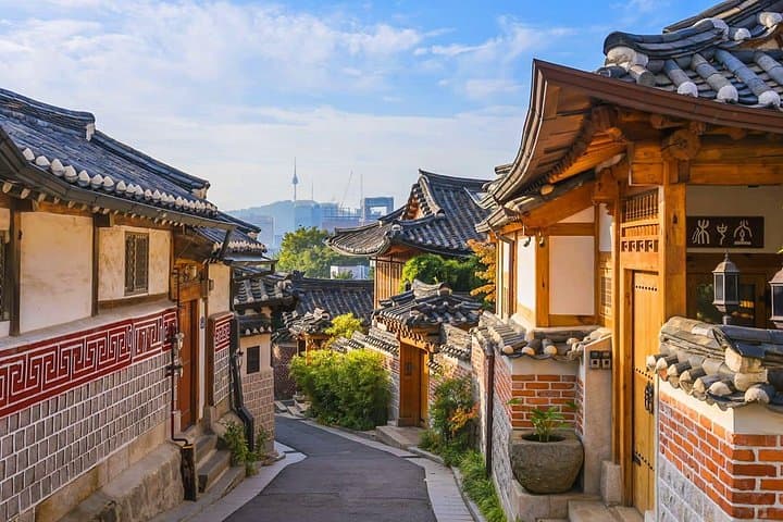 Private Seoul Tour: Gyeongbokgung, Hanok Streets & Lotte World Tower Sky Deck photo 4