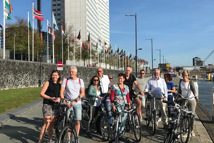 Rotterdam Highlights Private Bike Tour — Architecture, Hidden Alleys & Local Eats photo 2