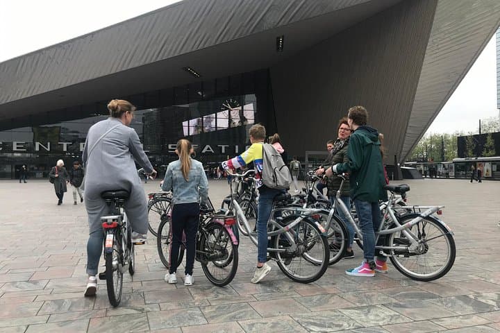 Rotterdam Highlights Private Bike Tour — Architecture, Hidden Alleys & Local Eats photo 4