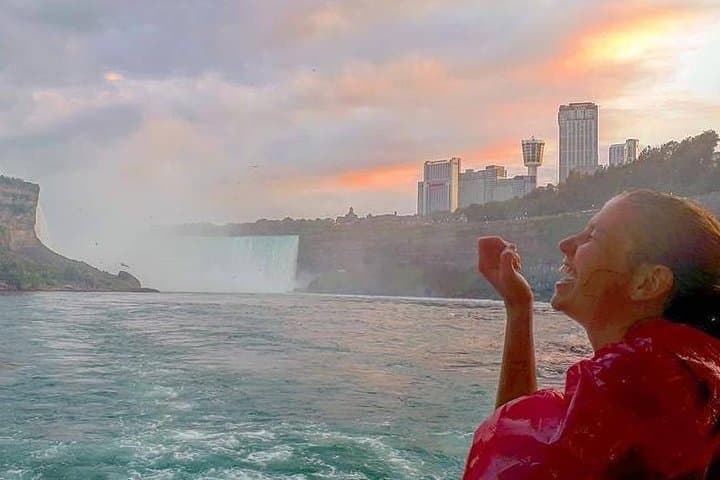 Niagara Falls Day Tour from Mississauga with Seasonal Boat Cruise