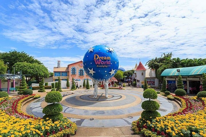 Dream World & Snow Town Bangkok: Full-Day Theme Park with Hotel Pickup and Lunch photo 4