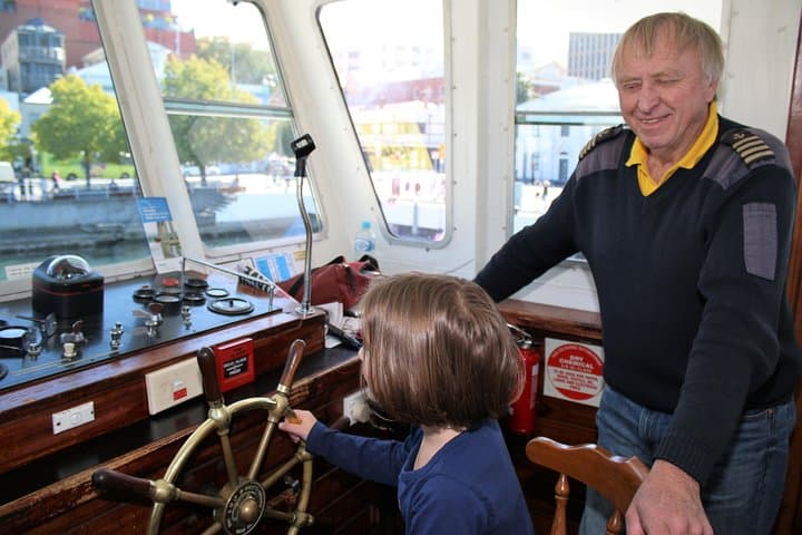 Derwent River Historic Harbour Cruise from Hobart — 1-Hour Scenic River Tour photo 4