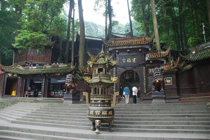 Mount Qingcheng & Dujiangyan Dam Day Trip from Chengdu — Taoist Peaks and Ancient Irrigation photo 4