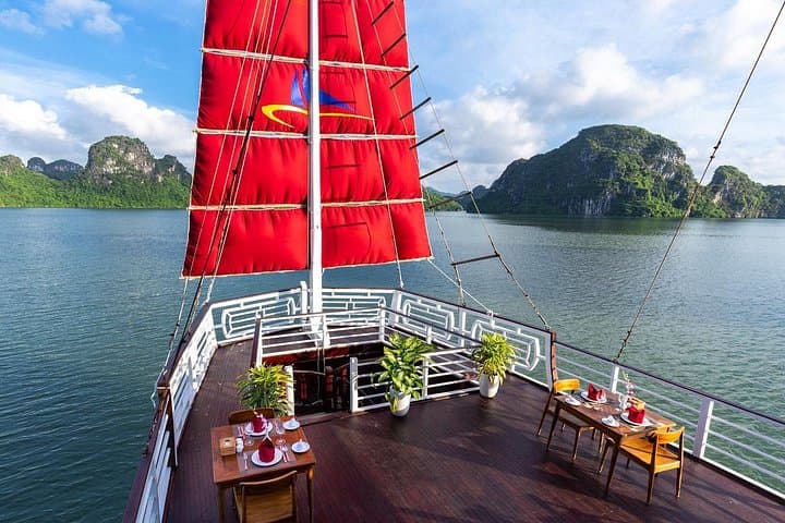 Bai Tu Long Luxury Day Cruise: Kayak Vung Vieng & Thien Canh Son Cave photo 3