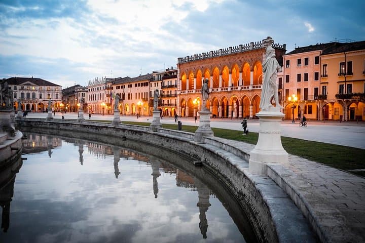 Private Day Trip by Train from Venice to Padua: Guided City Walk & UNESCO Garden