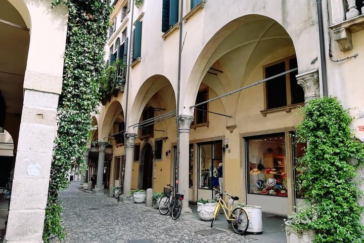 Private Day Trip by Train from Venice to Padua: Guided City Walk & UNESCO Garden photo 4