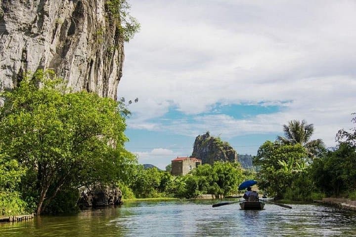 Tam Coc & Mua Cave Day Tour from Hanoi — Hoa Lu, Bamboo Boat & Mua Viewpoint photo 4