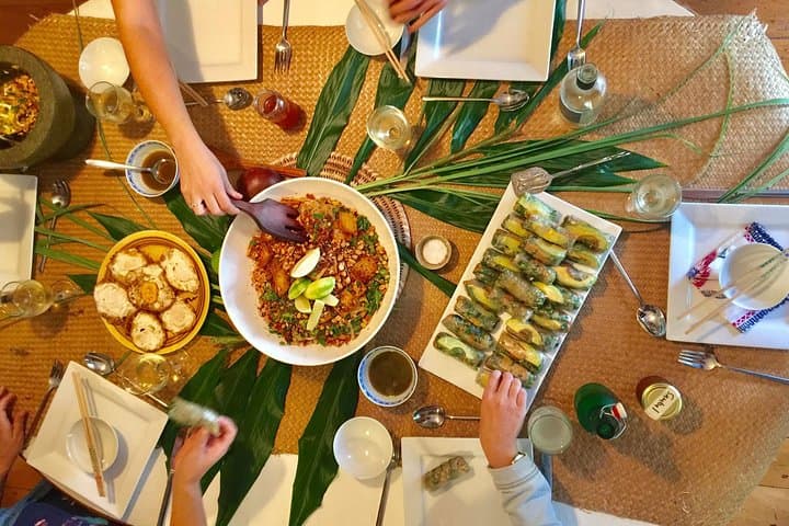 Kerikeri Market Tour and Modern Vegetarian Cooking Class with Local Host in Northland