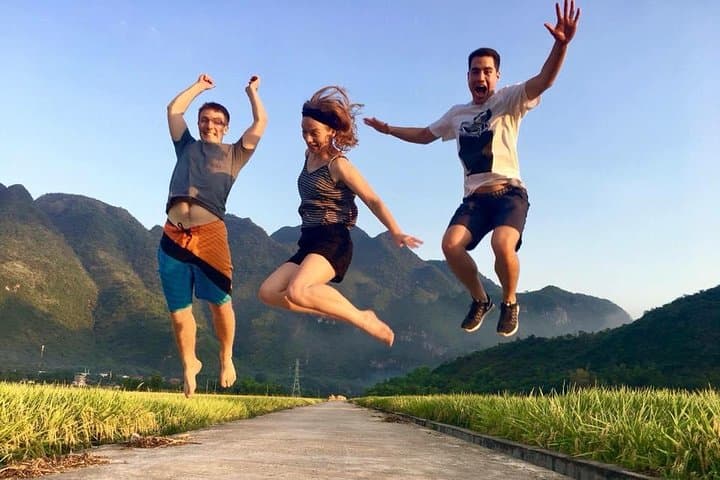 Mai Chau Day Trip from Hanoi: Thung Khe Pass, Muong Market & Village Cycling photo 5