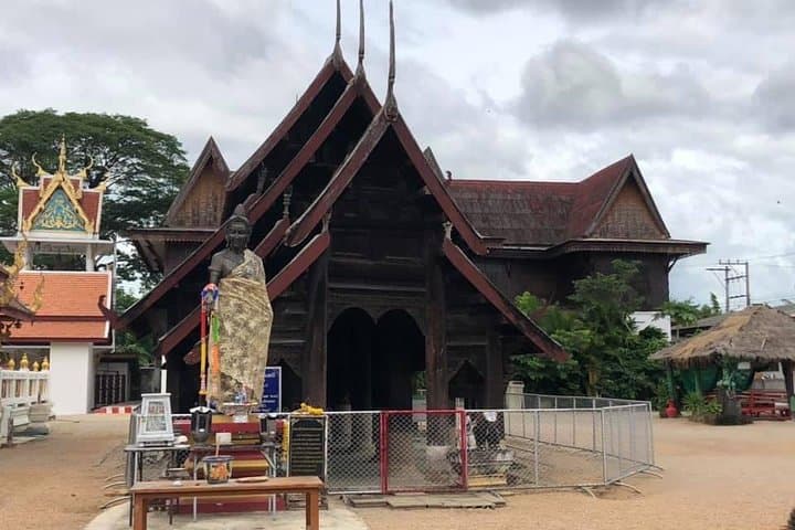 Private Lampang Temple Tour from Chiang Mai — Wat Phra That Lampang Luang & Historic Sites photo 3