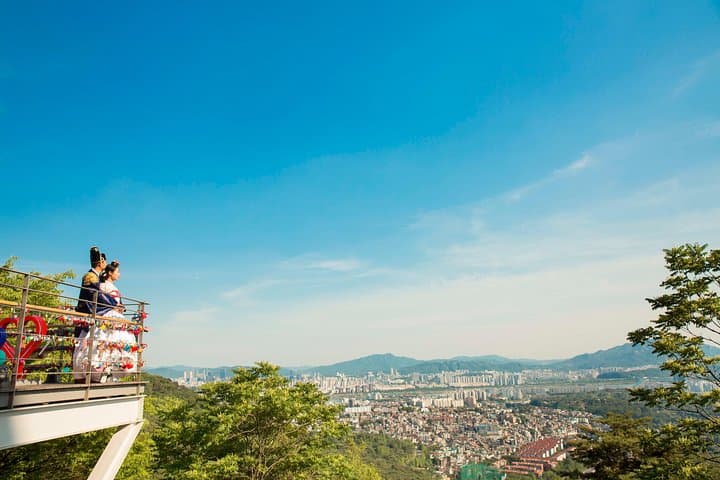 Seoul Hanbok Wedding Experience: Traditional Korean Costume & Photo Studio photo 4