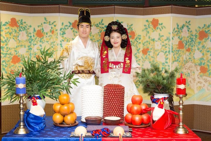 Seoul Hanbok Wedding Experience: Traditional Korean Costume & Photo Studio photo 3