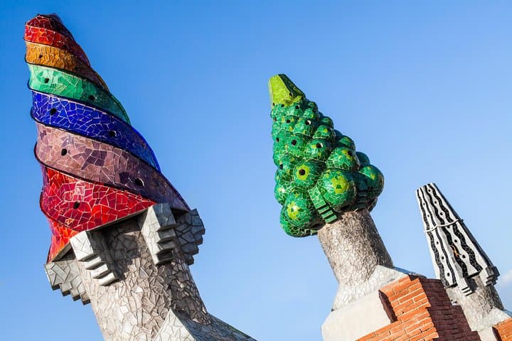 Unlock Barcelona: The Ultimate City Card for Museums and Public Transport Access photo 3