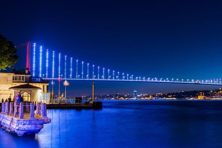 Bosphorus Night Cruise in Istanbul: Dinner, DJ and Traditional Shows