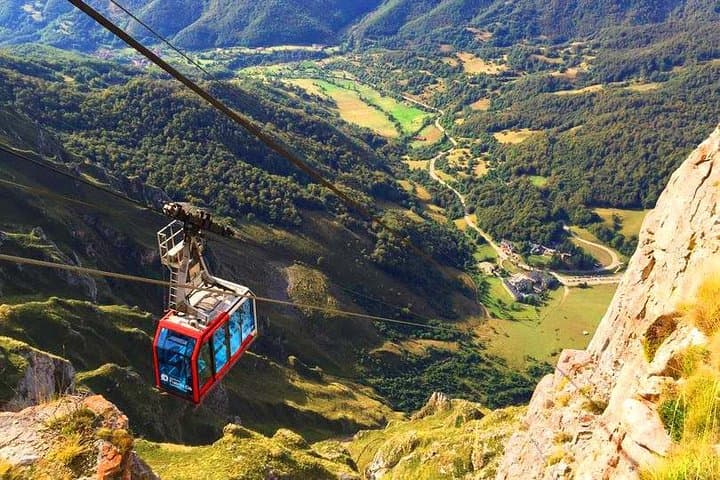 Exploring Picos de Europa: Private 4WD Adventure from Santander with Gourmet Meals